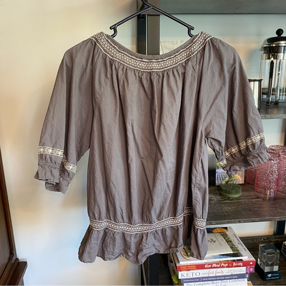 Bandolino Blu Puff Sleeve gray cream peasant blouse embroidery smocking Small - Picture 6 of 13